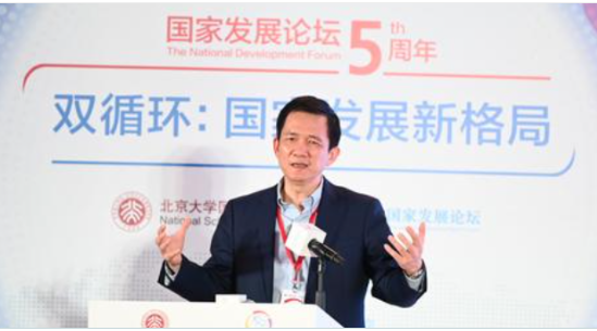 12月20日，姚洋出席“第五屆國家發(fā)展論壇”