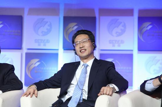 王昌林任中國社科院副院長，長期從事宏觀經(jīng)濟(jì)和產(chǎn)業(yè)經(jīng)濟(jì)研究