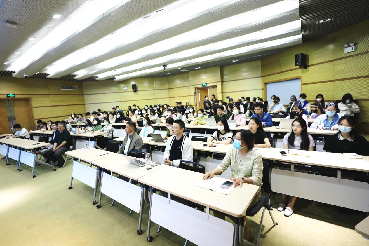 暨南大學(xué)經(jīng)濟(jì)學(xué)院院長(zhǎng)馮帥章訪問管理學(xué)院
